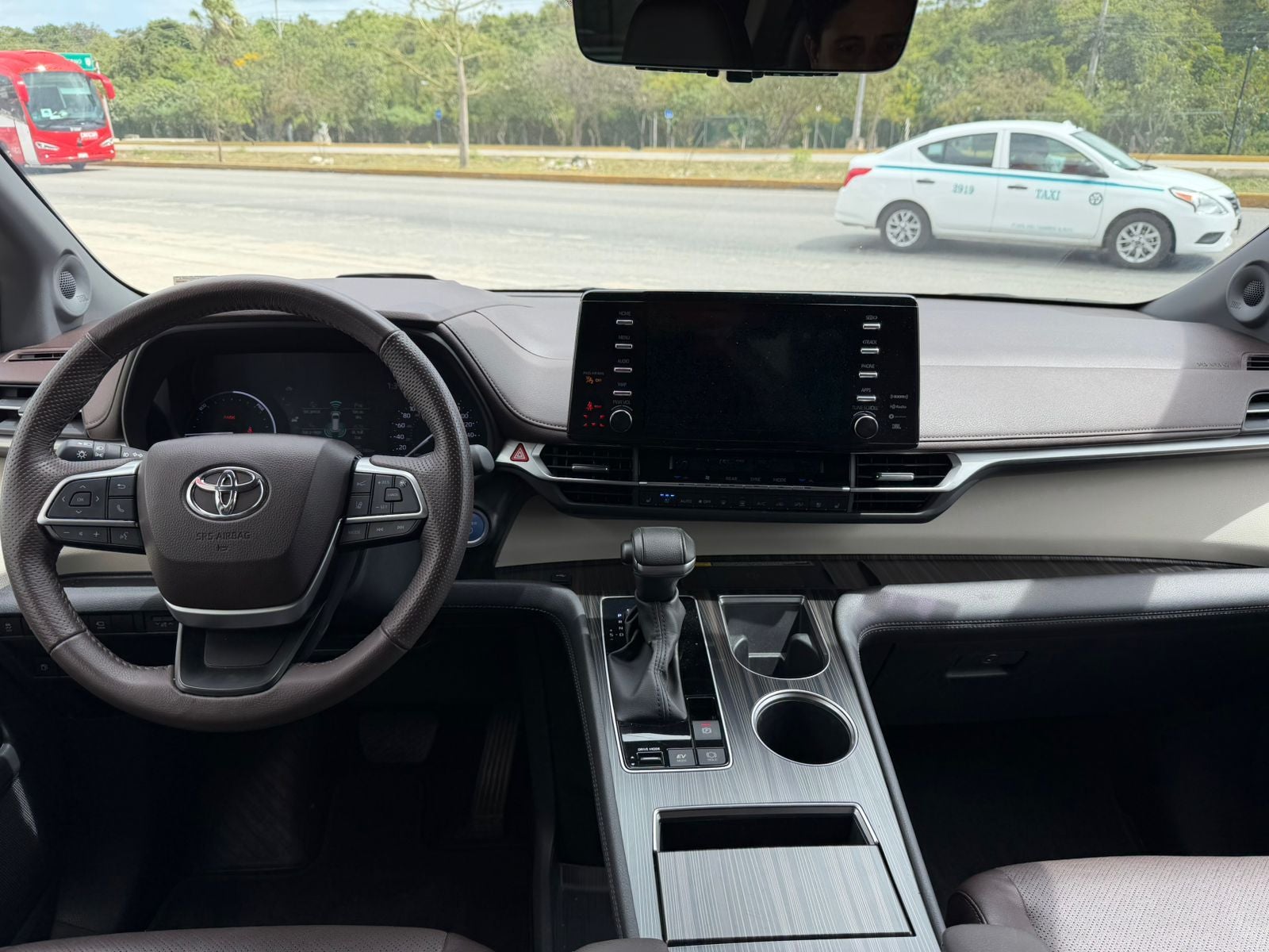 2024 Toyota Sienna 2.5 Platinum Hev At