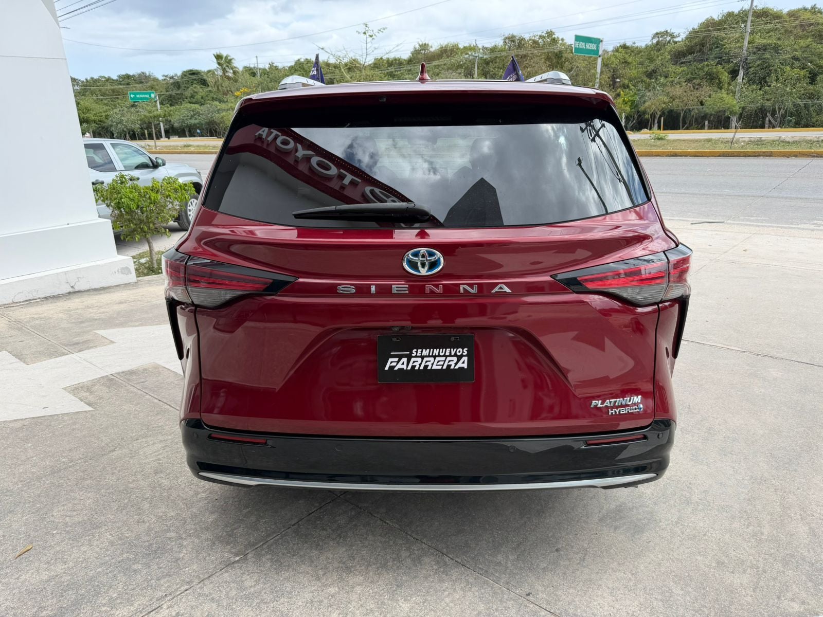 2024 Toyota Sienna 2.5 Platinum Hev At