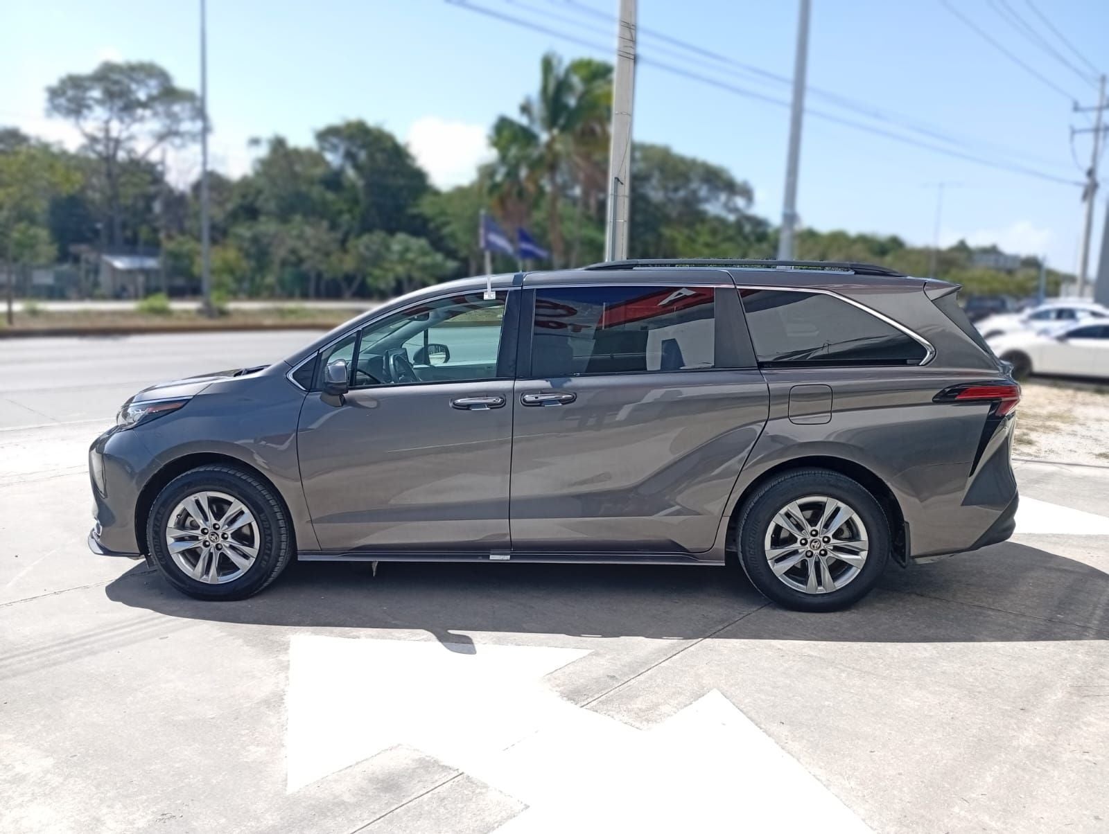 2022 Toyota Sienna 2.5 Xle Piel Hibrido At