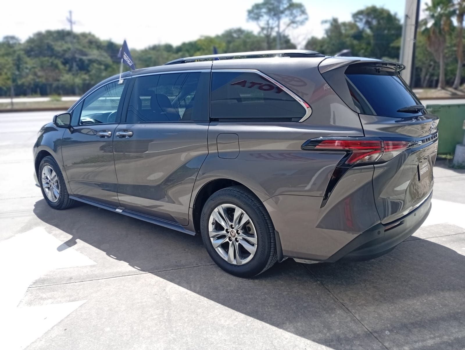 2022 Toyota Sienna 2.5 Xle Piel Hibrido At