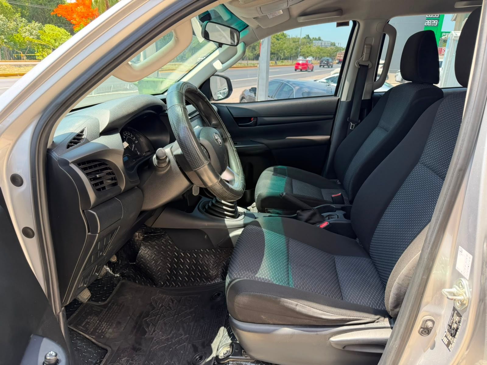 2024 Toyota Hilux 2.7 Doble Cabina Sr Mt
